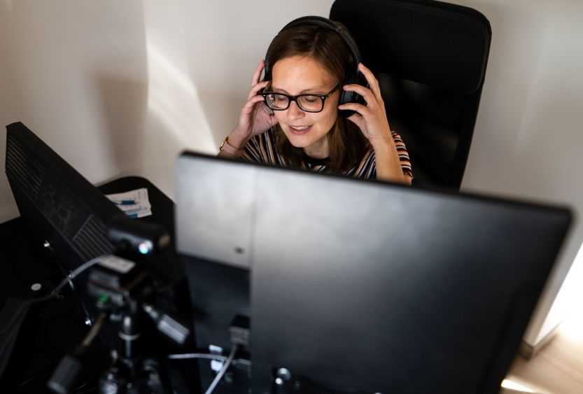 Darja za računalnikom